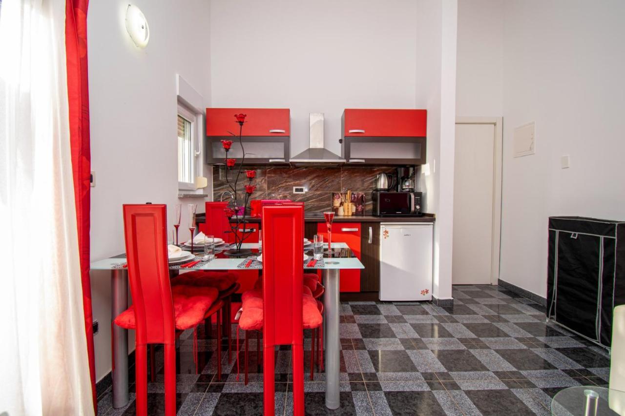Apartments With Pool In Pula,Croatia מראה חיצוני תמונה