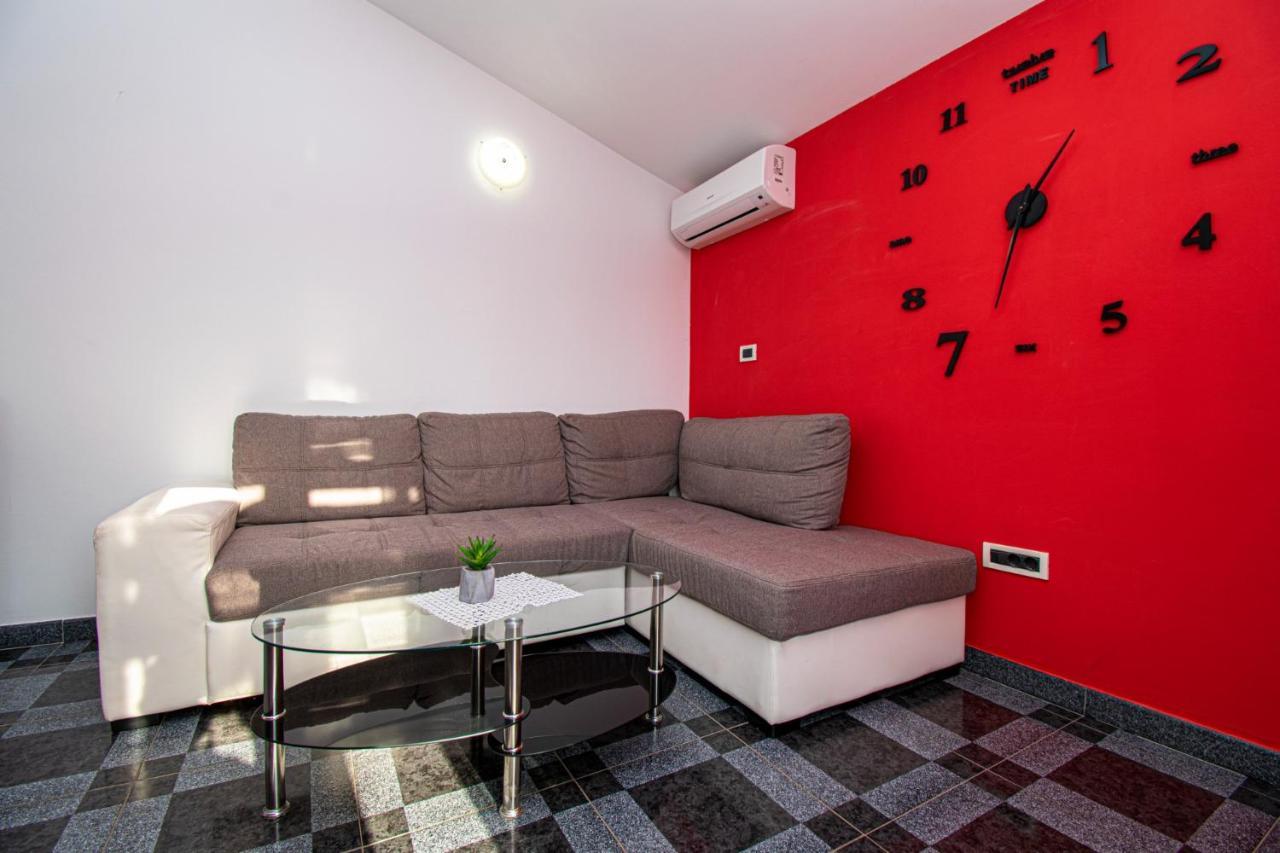 Apartments With Pool In Pula,Croatia מראה חיצוני תמונה