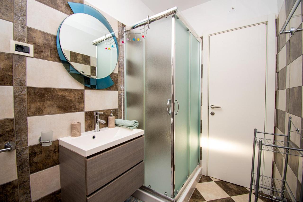 Apartments With Pool In Pula,Croatia מראה חיצוני תמונה