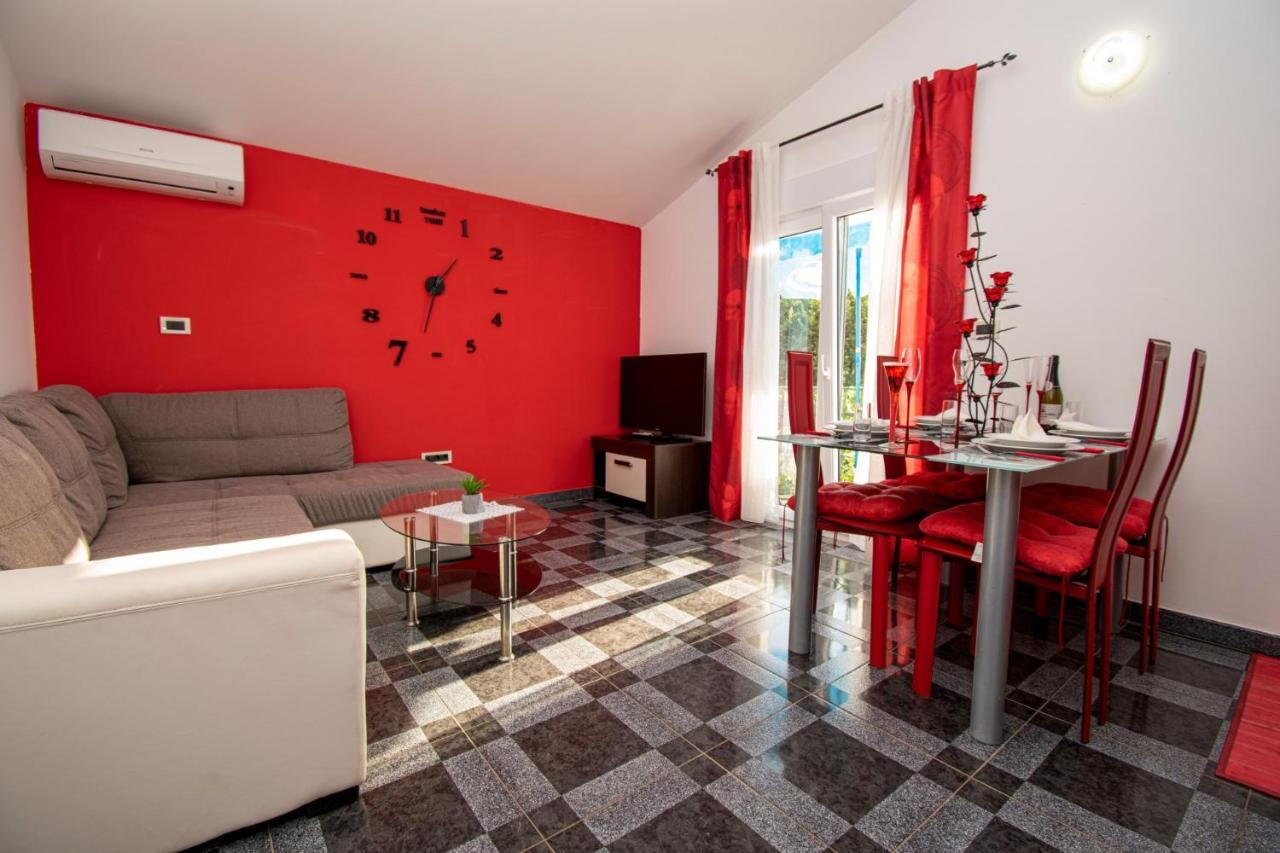 Apartments With Pool In Pula,Croatia מראה חיצוני תמונה