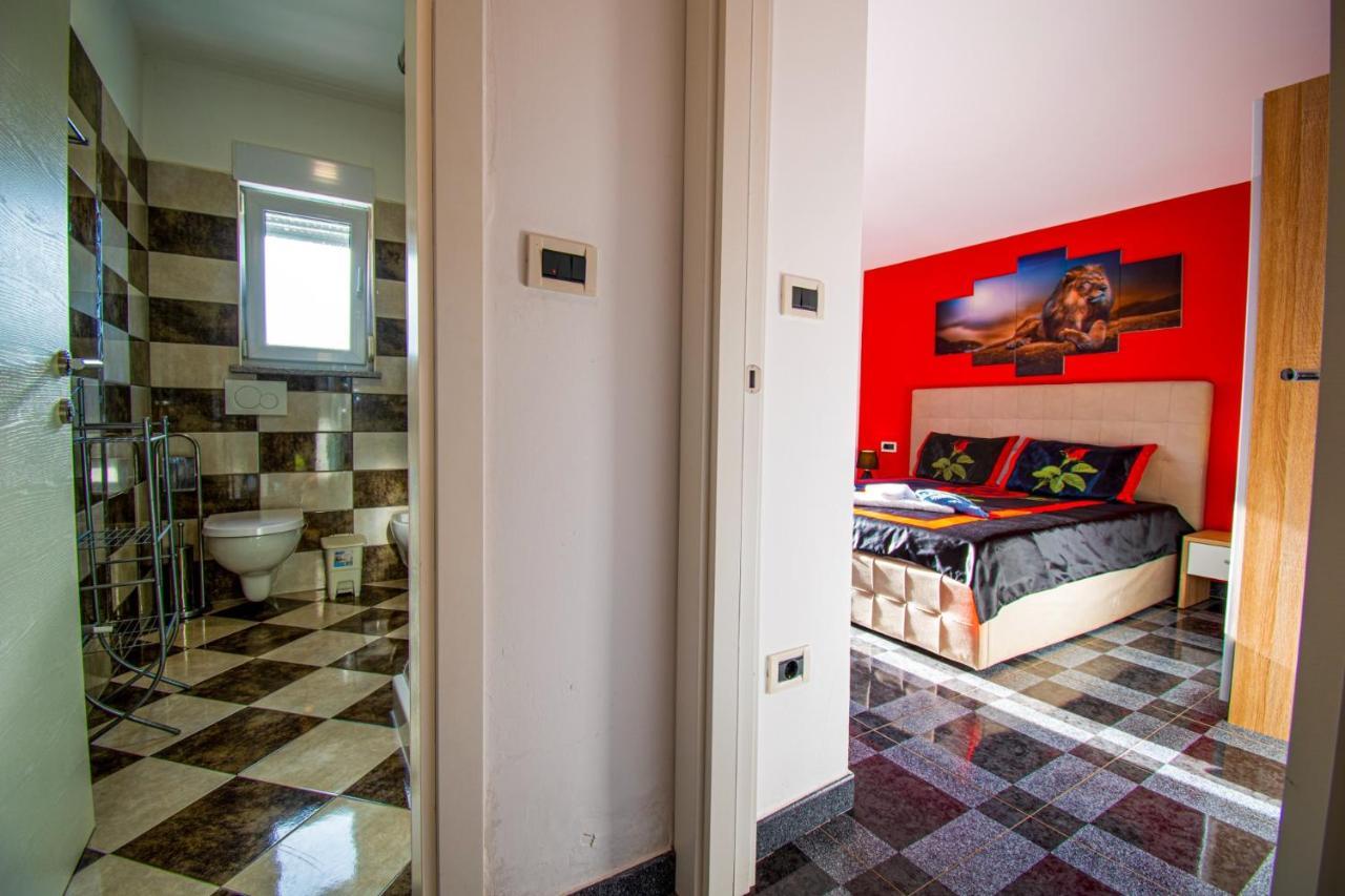 Apartments With Pool In Pula,Croatia מראה חיצוני תמונה