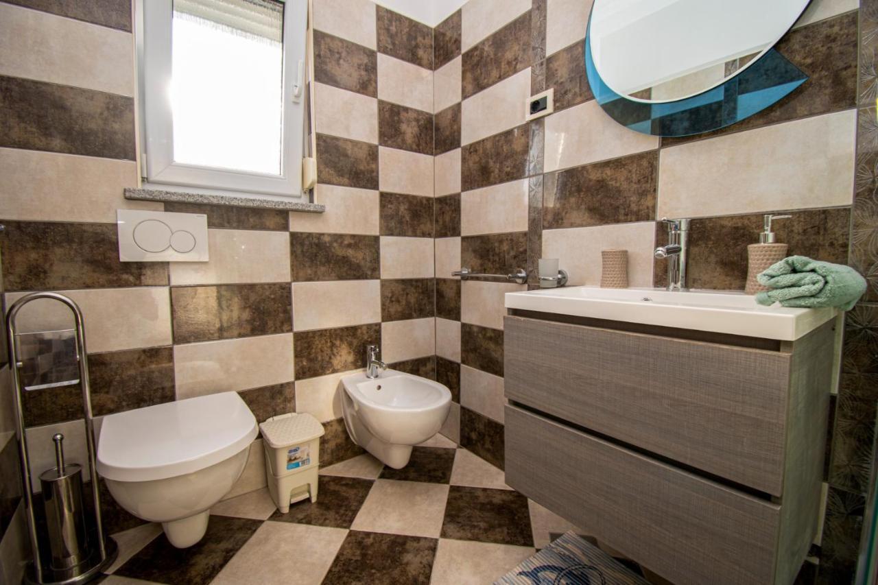 Apartments With Pool In Pula,Croatia מראה חיצוני תמונה