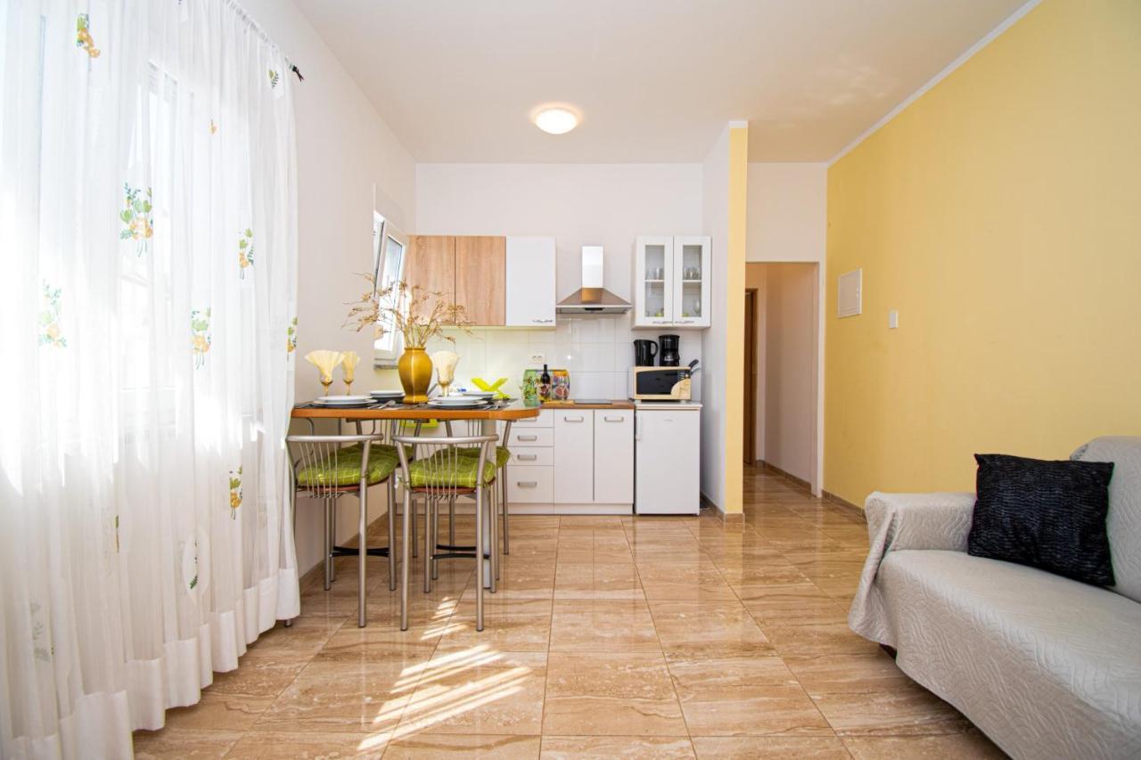 Apartments With Pool In Pula,Croatia מראה חיצוני תמונה