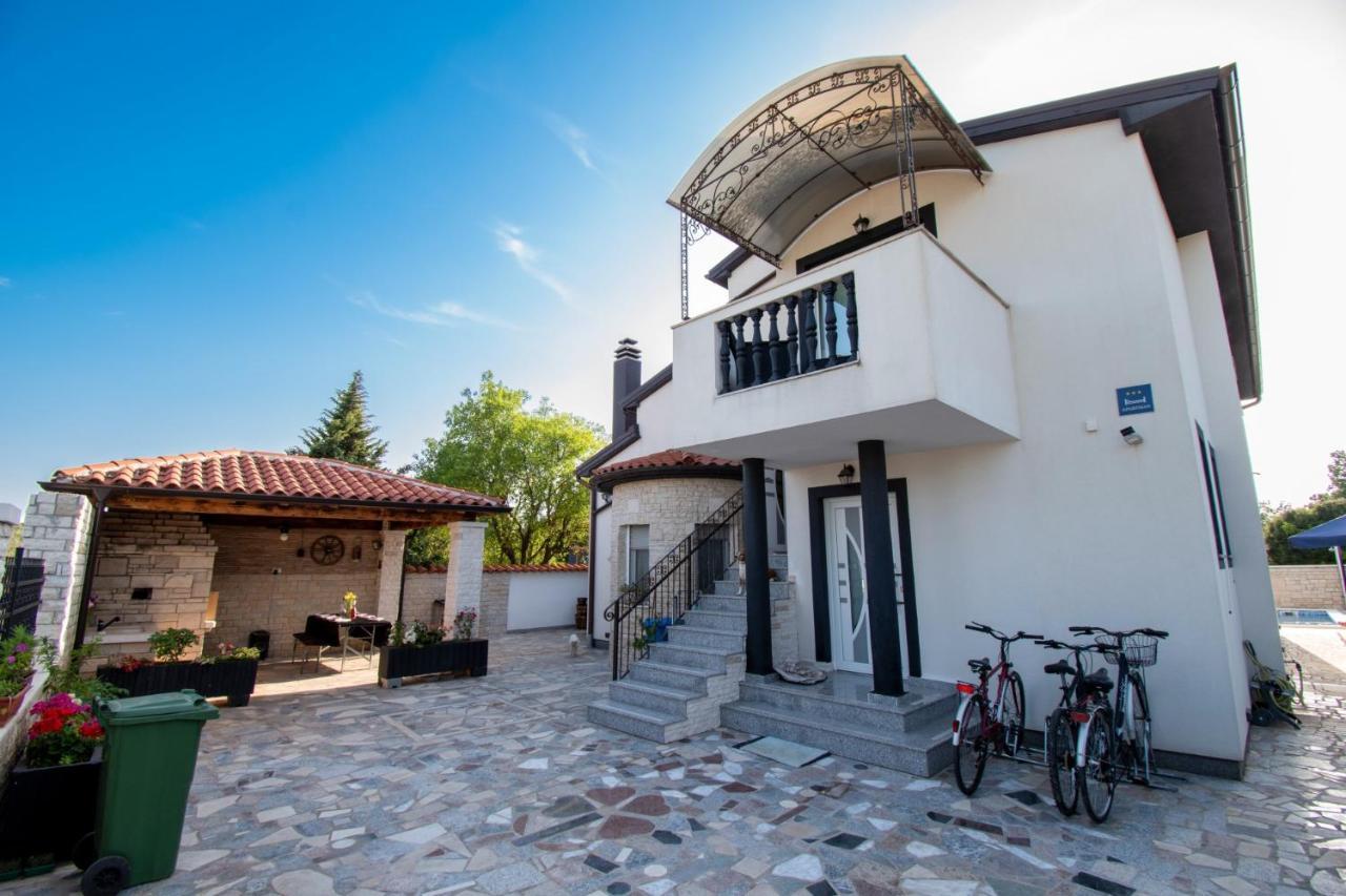 Apartments With Pool In Pula,Croatia מראה חיצוני תמונה