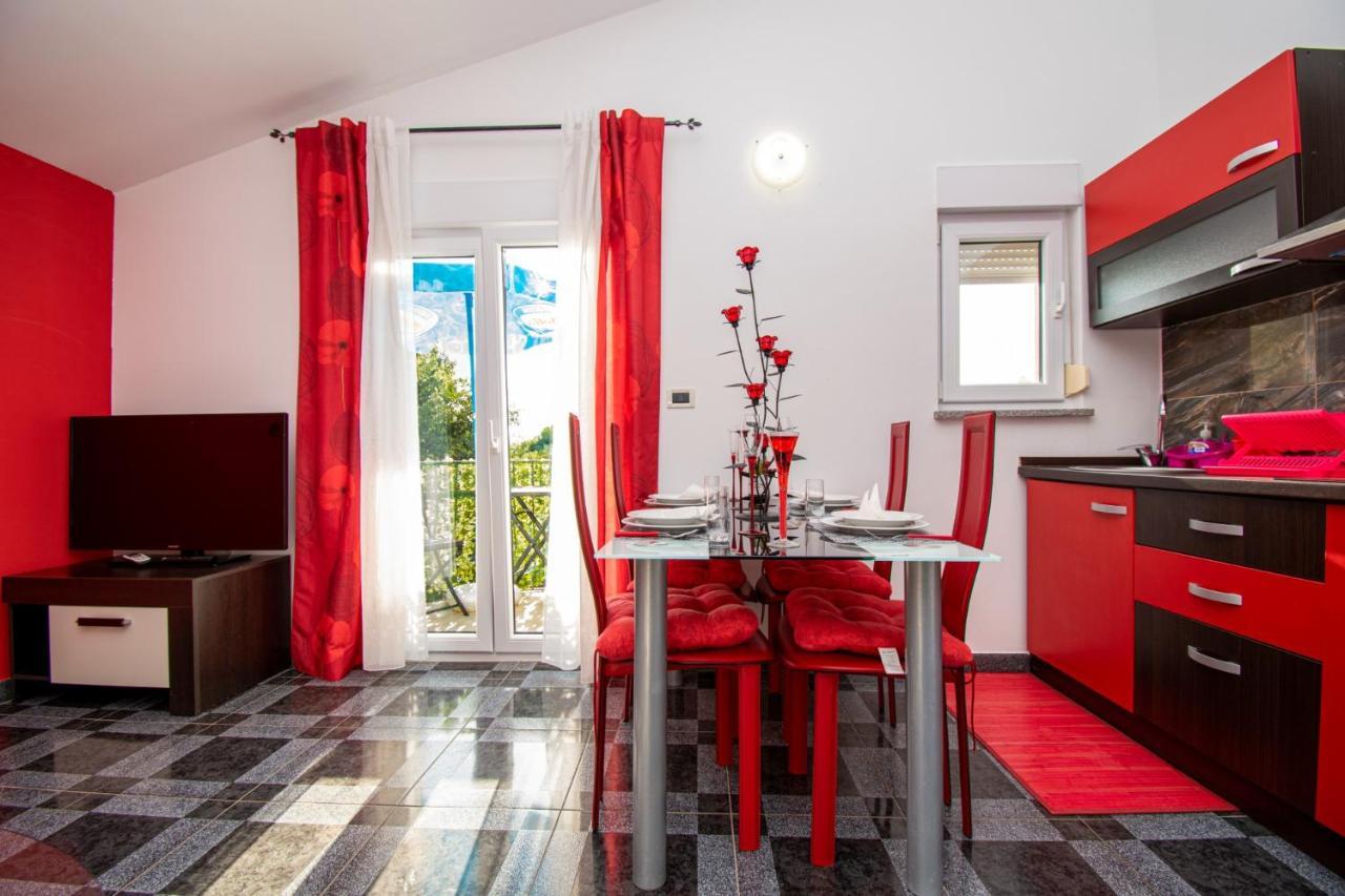 Apartments With Pool In Pula,Croatia מראה חיצוני תמונה