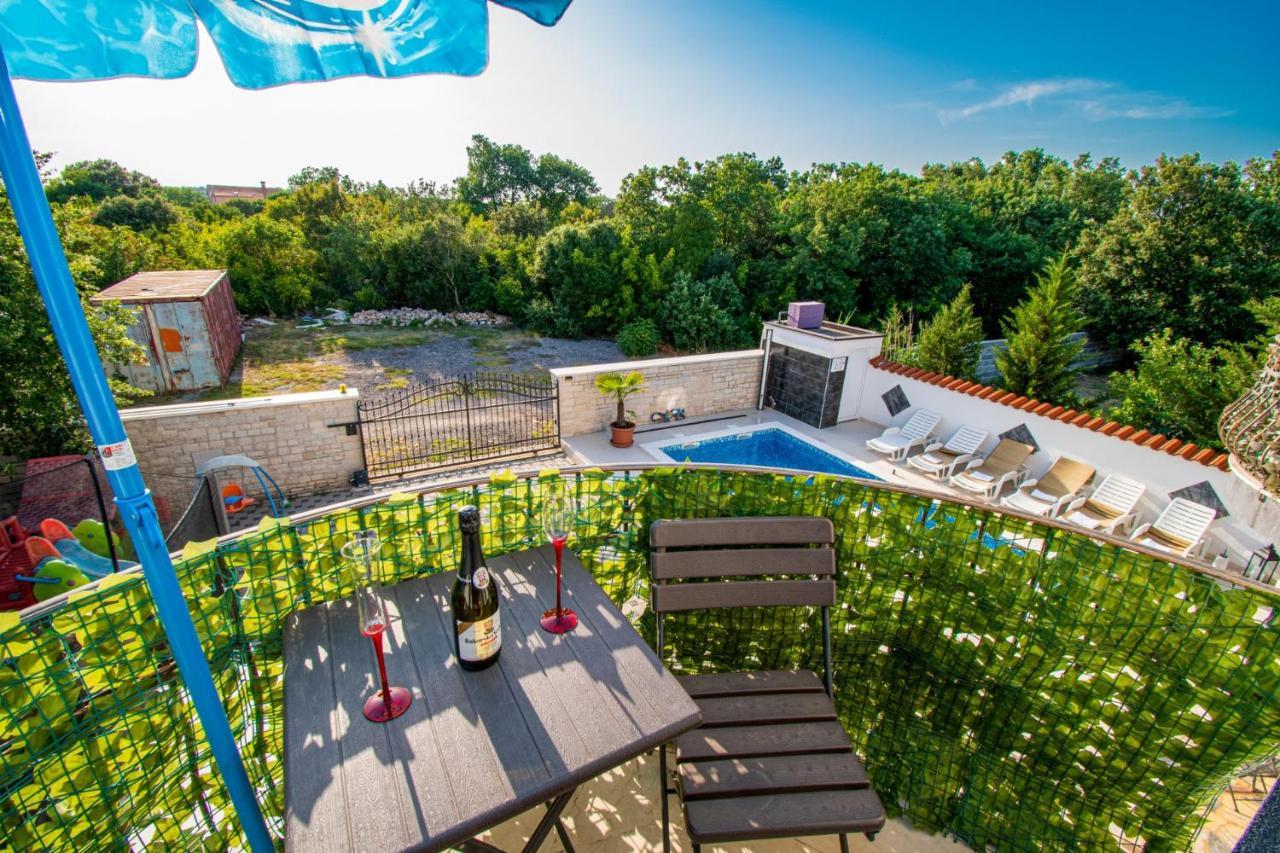 Apartments With Pool In Pula,Croatia מראה חיצוני תמונה
