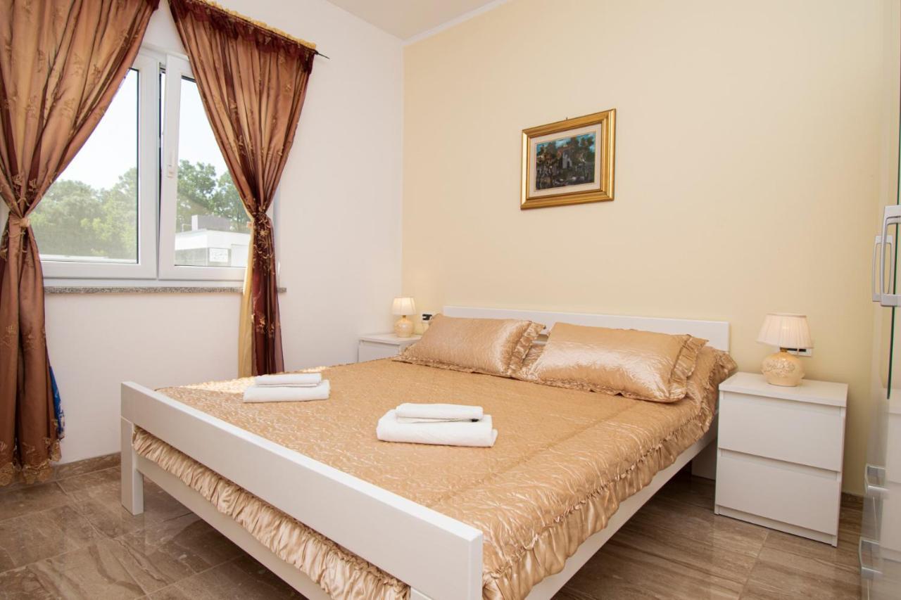 Apartments With Pool In Pula,Croatia מראה חיצוני תמונה