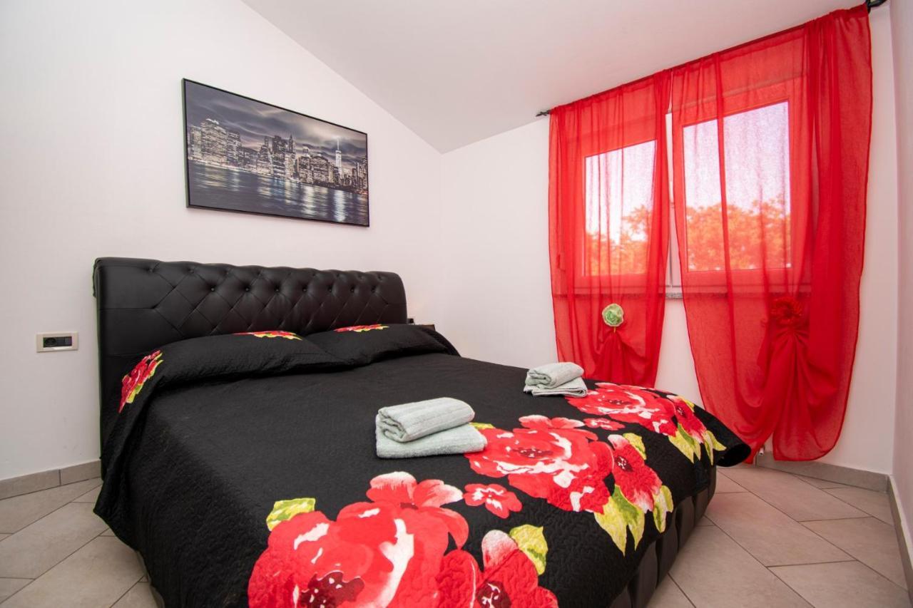 Apartments With Pool In Pula,Croatia מראה חיצוני תמונה