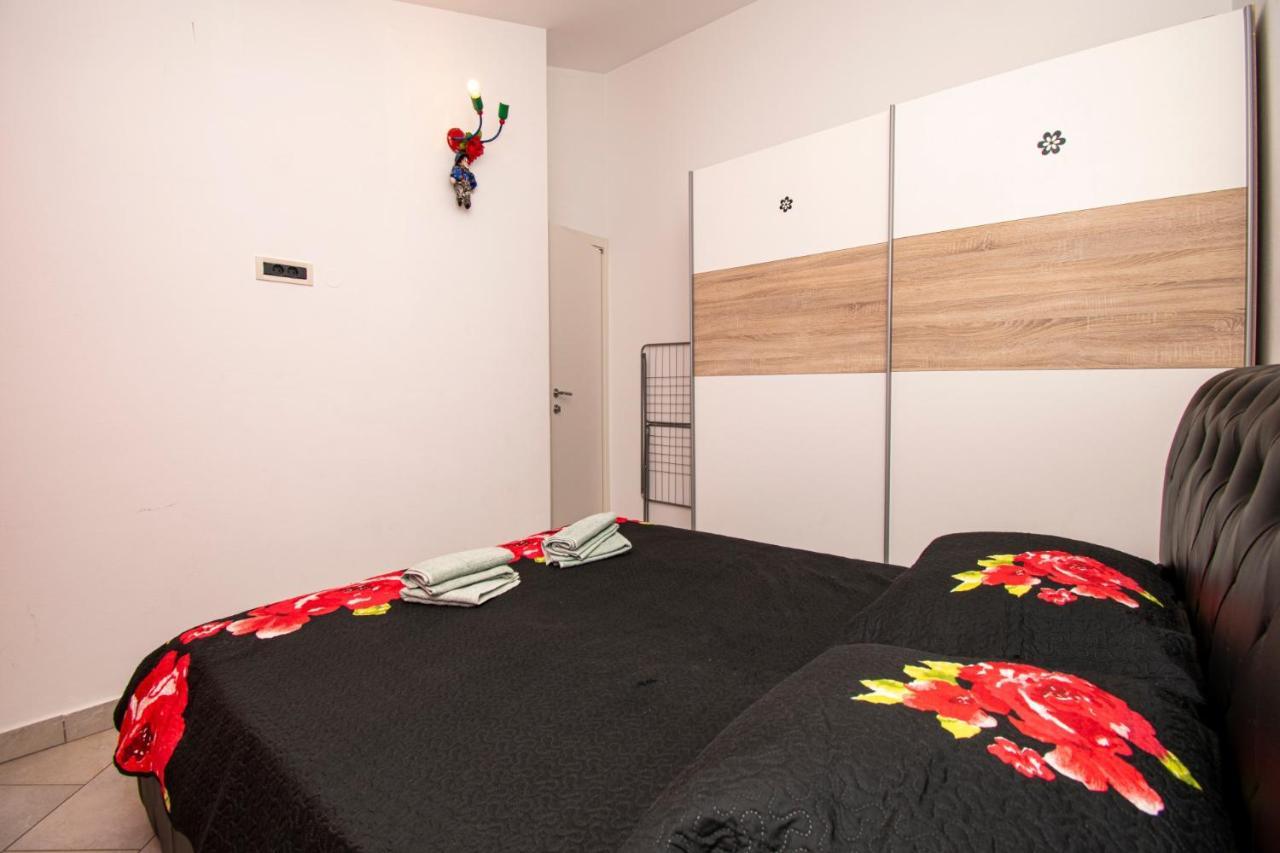 Apartments With Pool In Pula,Croatia מראה חיצוני תמונה