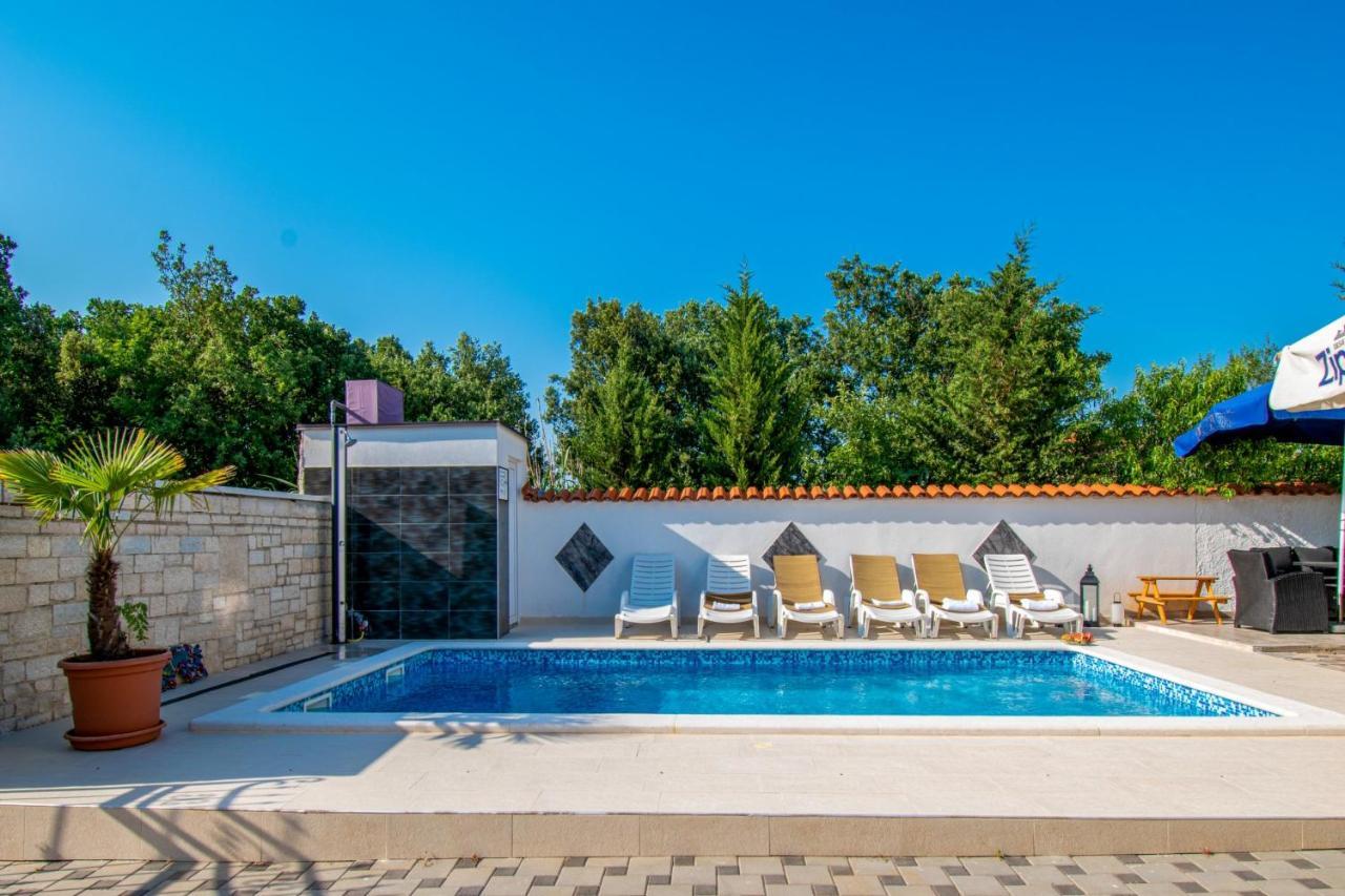 Apartments With Pool In Pula,Croatia מראה חיצוני תמונה