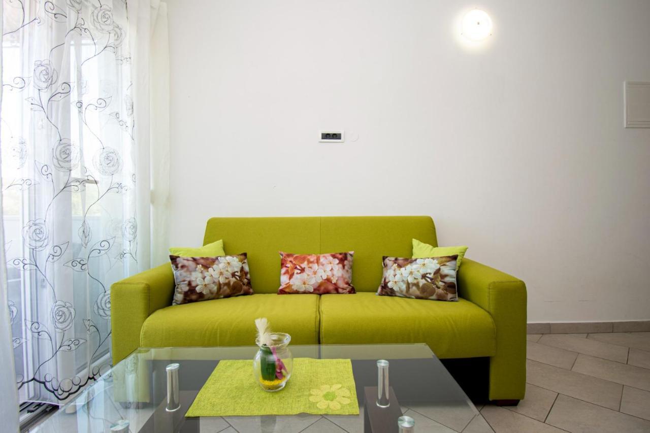 Apartments With Pool In Pula,Croatia מראה חיצוני תמונה