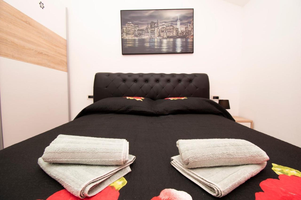 Apartments With Pool In Pula,Croatia מראה חיצוני תמונה