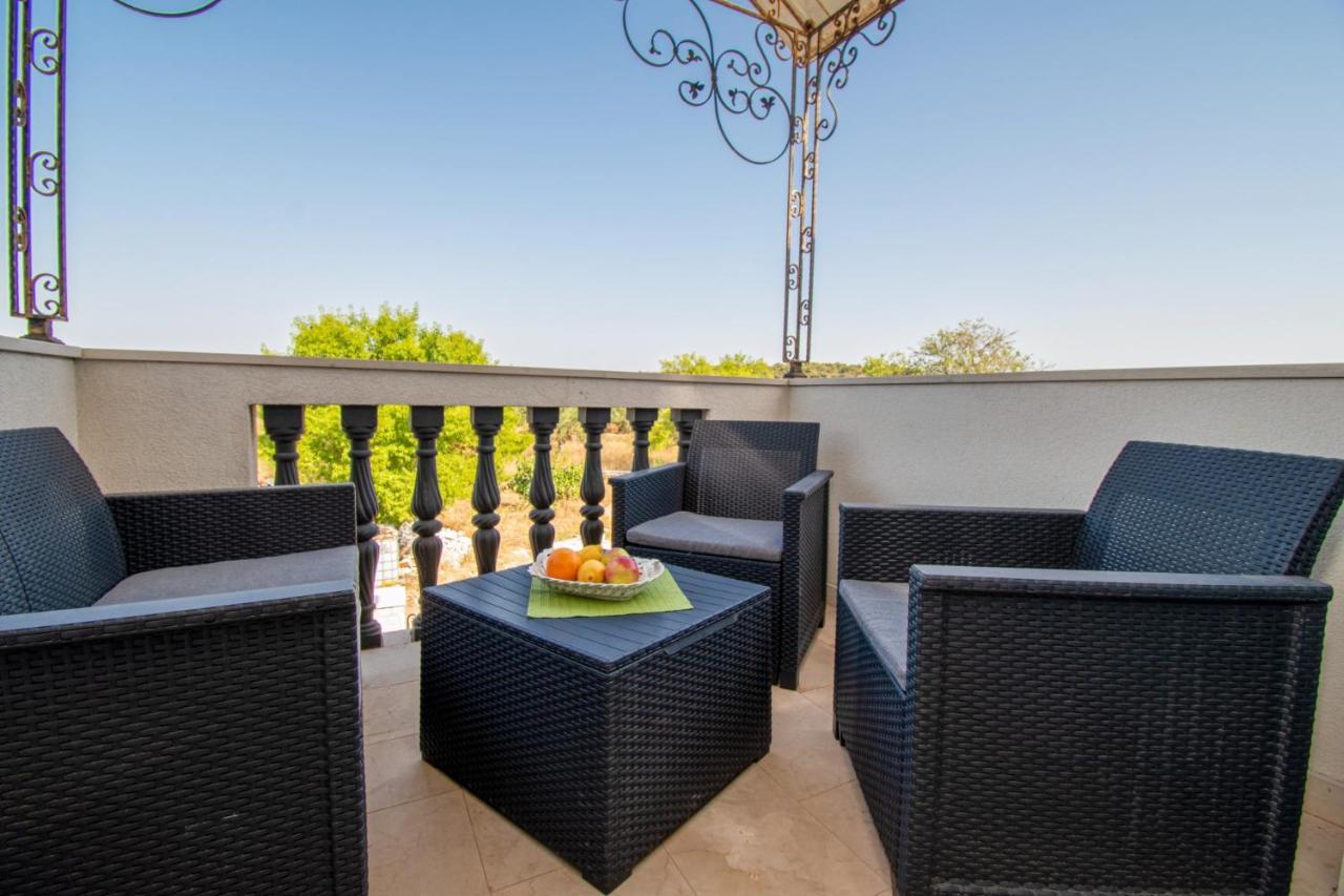Apartments With Pool In Pula,Croatia מראה חיצוני תמונה