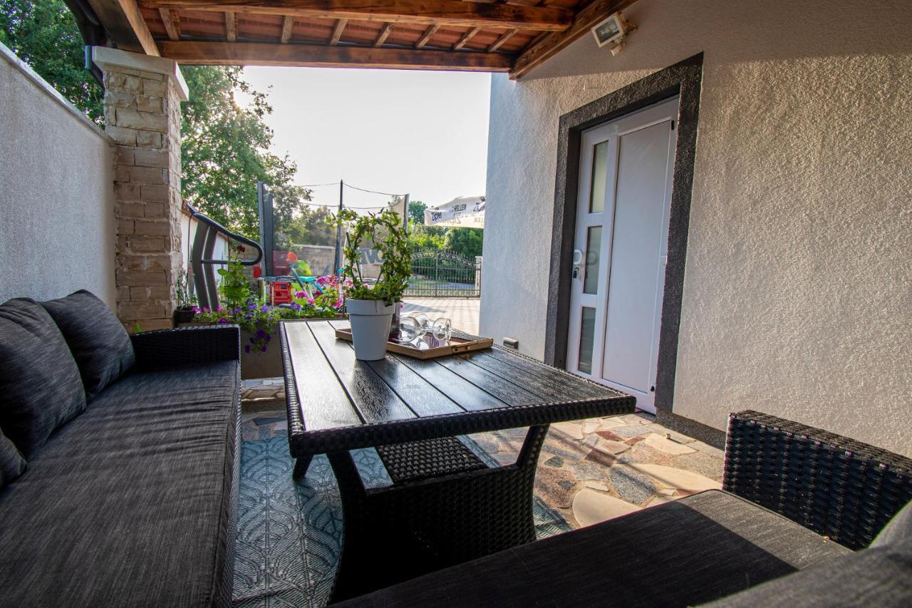 Apartments With Pool In Pula,Croatia מראה חיצוני תמונה